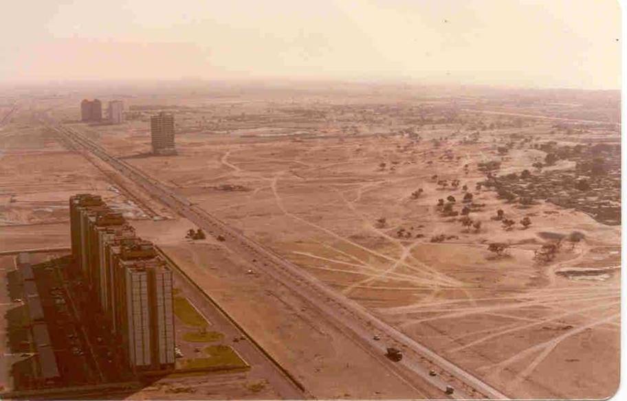 Sheikh_Zayed_Road_in_1990